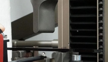 Thử nghiệm uốn 3 điểm trên nhựa theo tiêu chuẩn ASTM D790